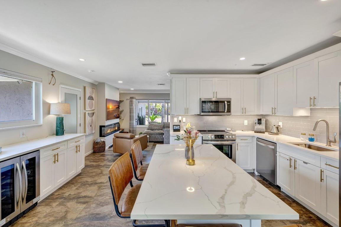 SUNSET MANORS - Residential