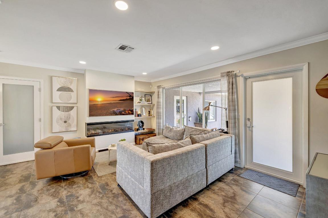 SUNSET MANORS - Residential