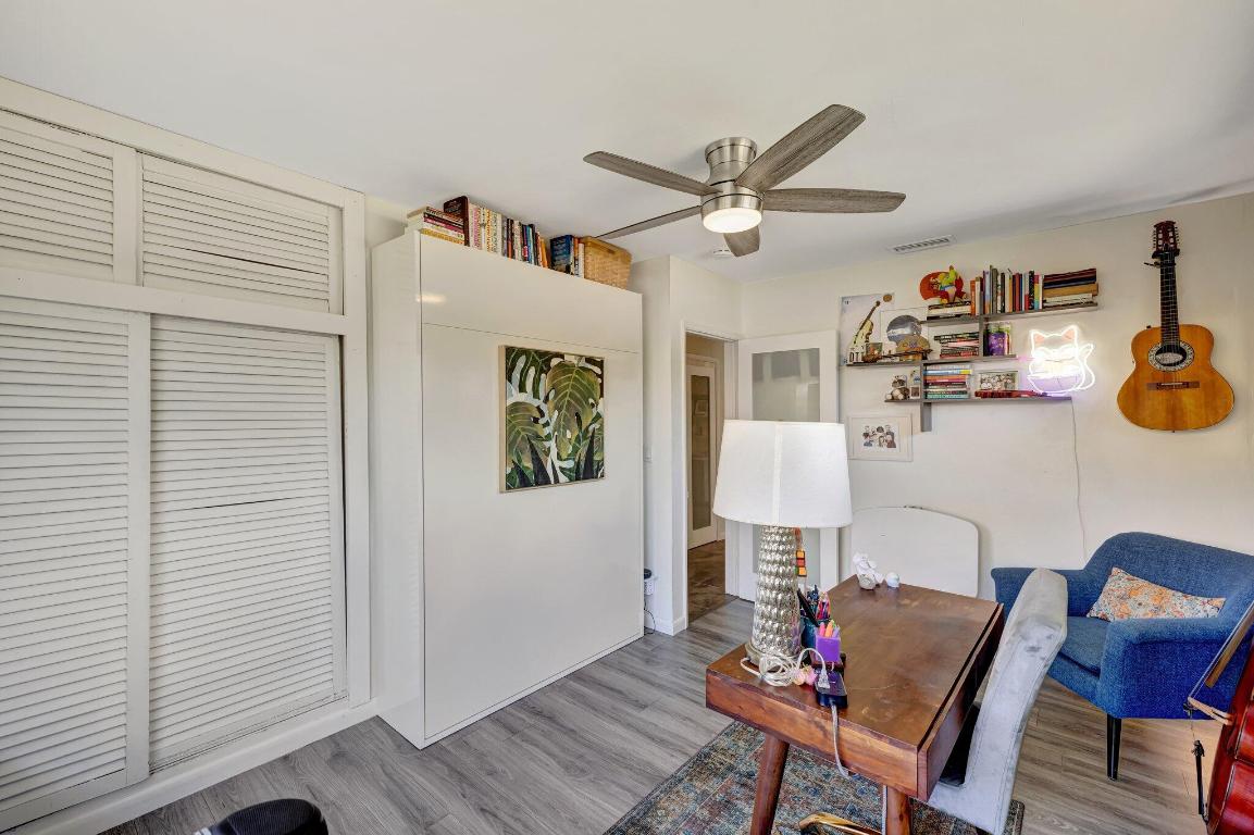 SUNSET MANORS - Residential