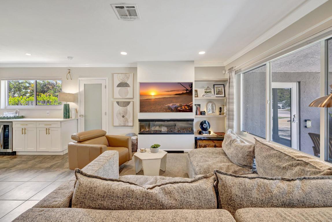 SUNSET MANORS - Residential