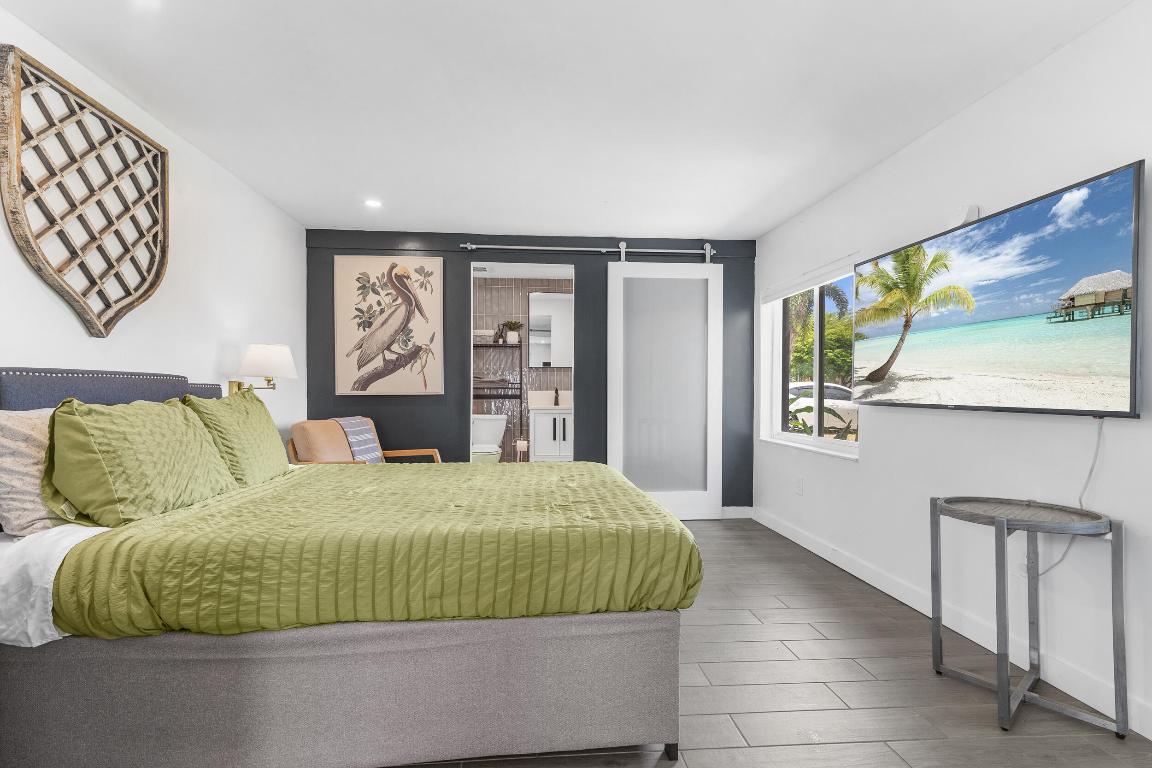 SUNSET MANORS - Residential