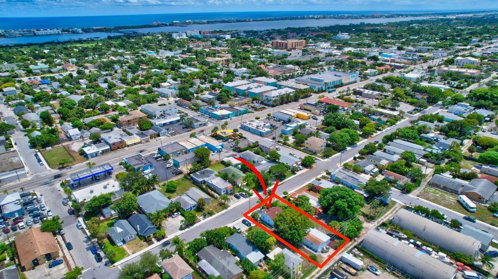 Photo of 415 N H Street, Lake Worth Beach, FL 33460 (MLS # R10992983)
