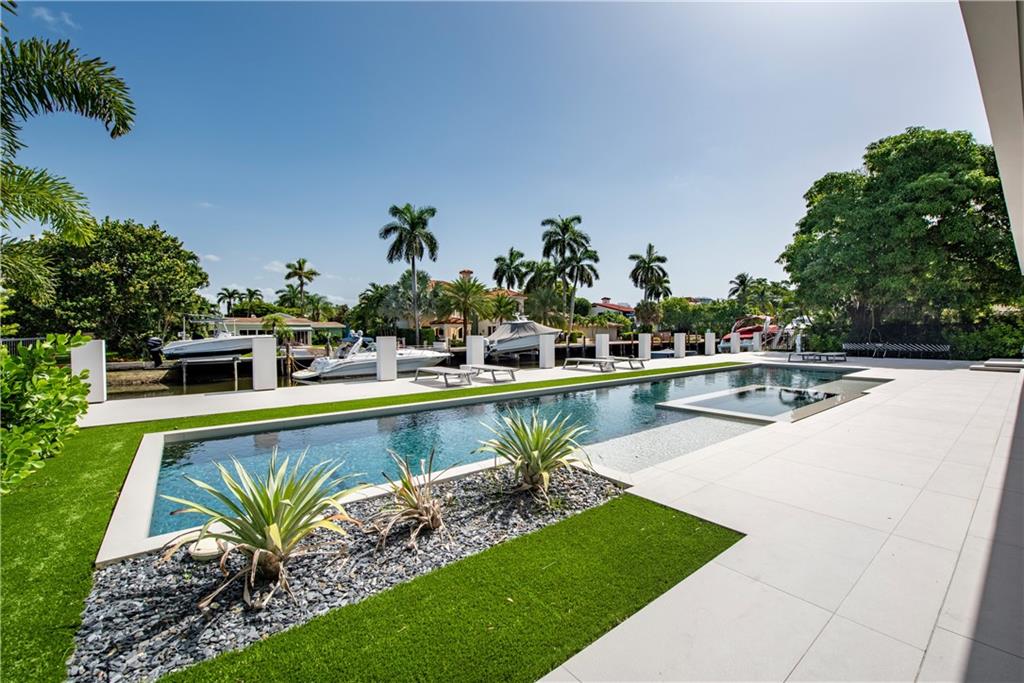 LAS OLAS SEVEN ISLES - Residential