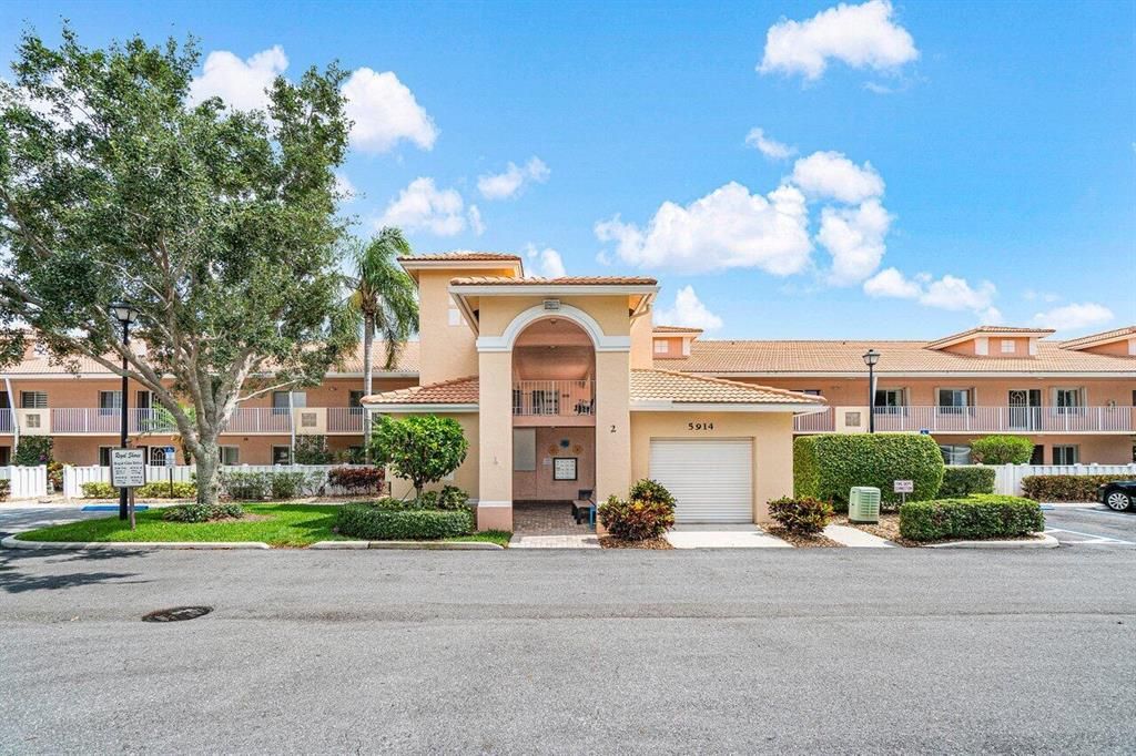 Photo of 5914 Regal Glen Drive #107, Boynton Beach, FL 33437 (MLS # R10715027)