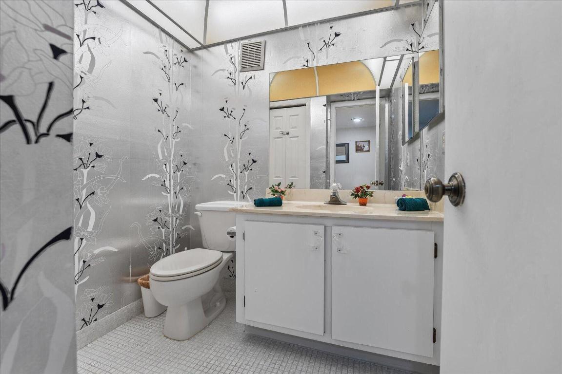 BLDG 6 OF COUNTRY CLUB APTS AT - Residential