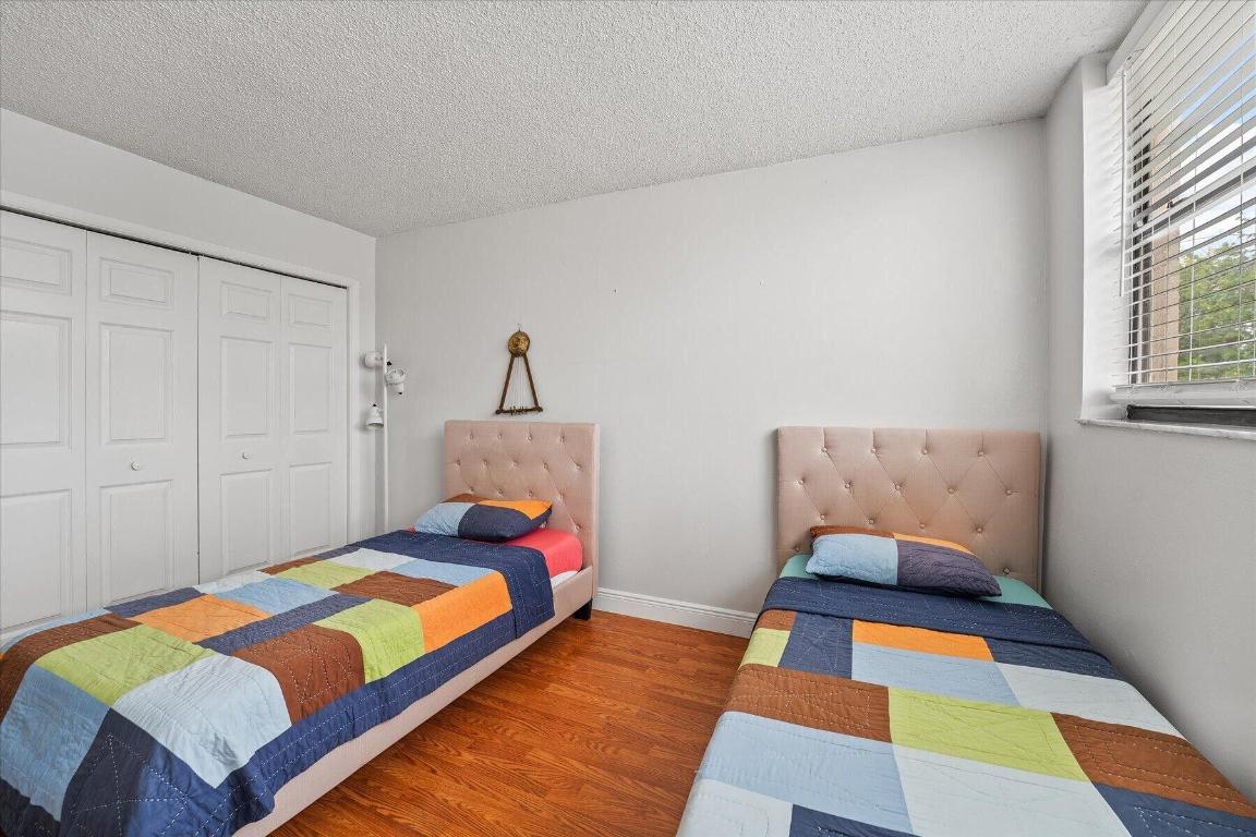 BLDG 6 OF COUNTRY CLUB APTS AT - Residential