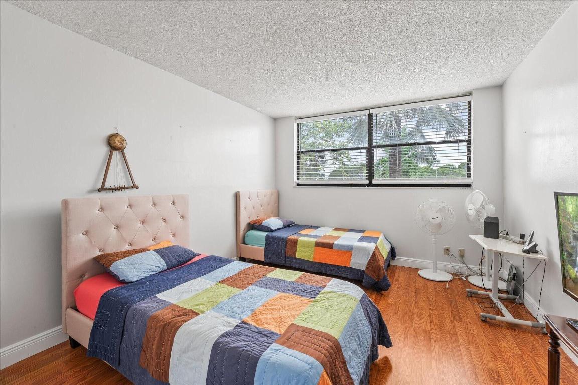 BLDG 6 OF COUNTRY CLUB APTS AT - Residential