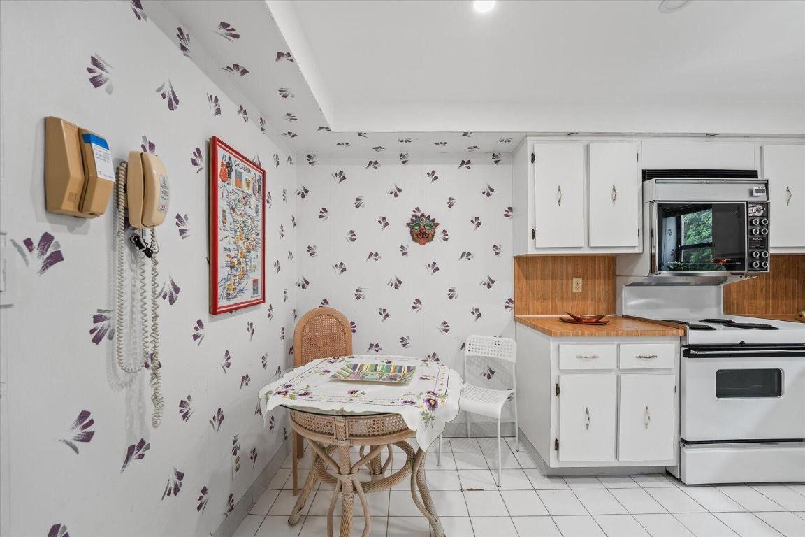 BLDG 6 OF COUNTRY CLUB APTS AT - Residential