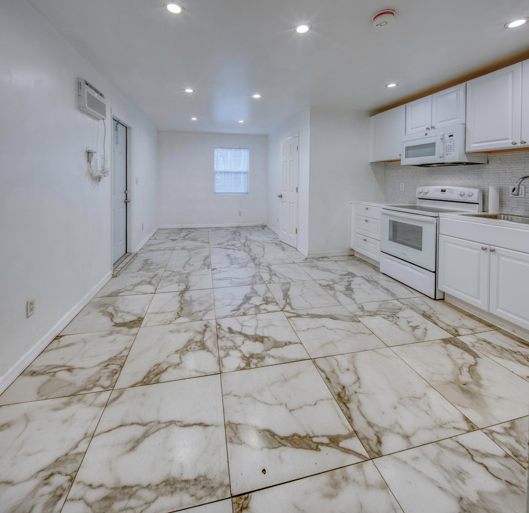 LAKE WORTH TOWN OF - Residential Lease