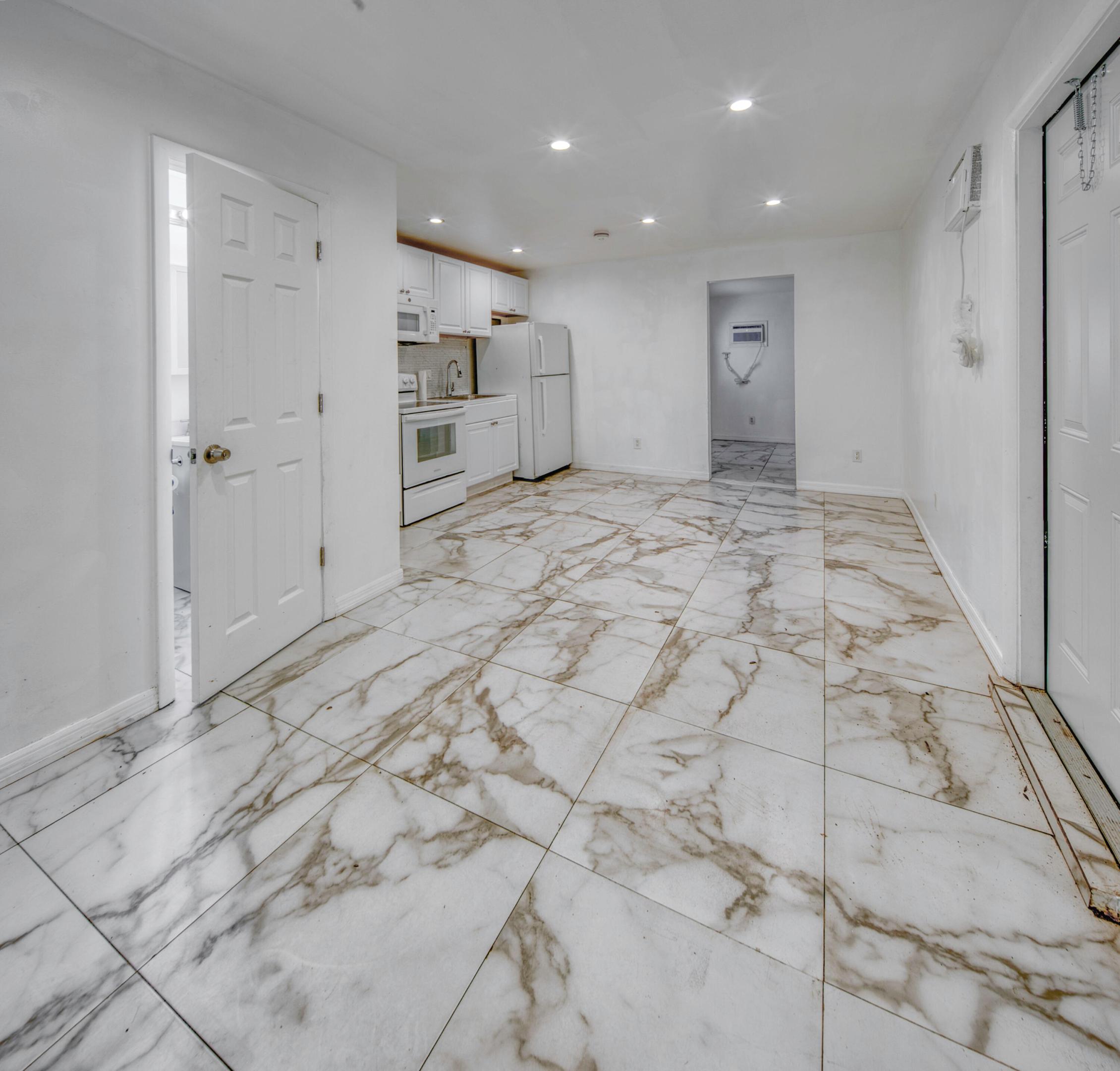 LAKE WORTH TOWN OF - Residential Lease