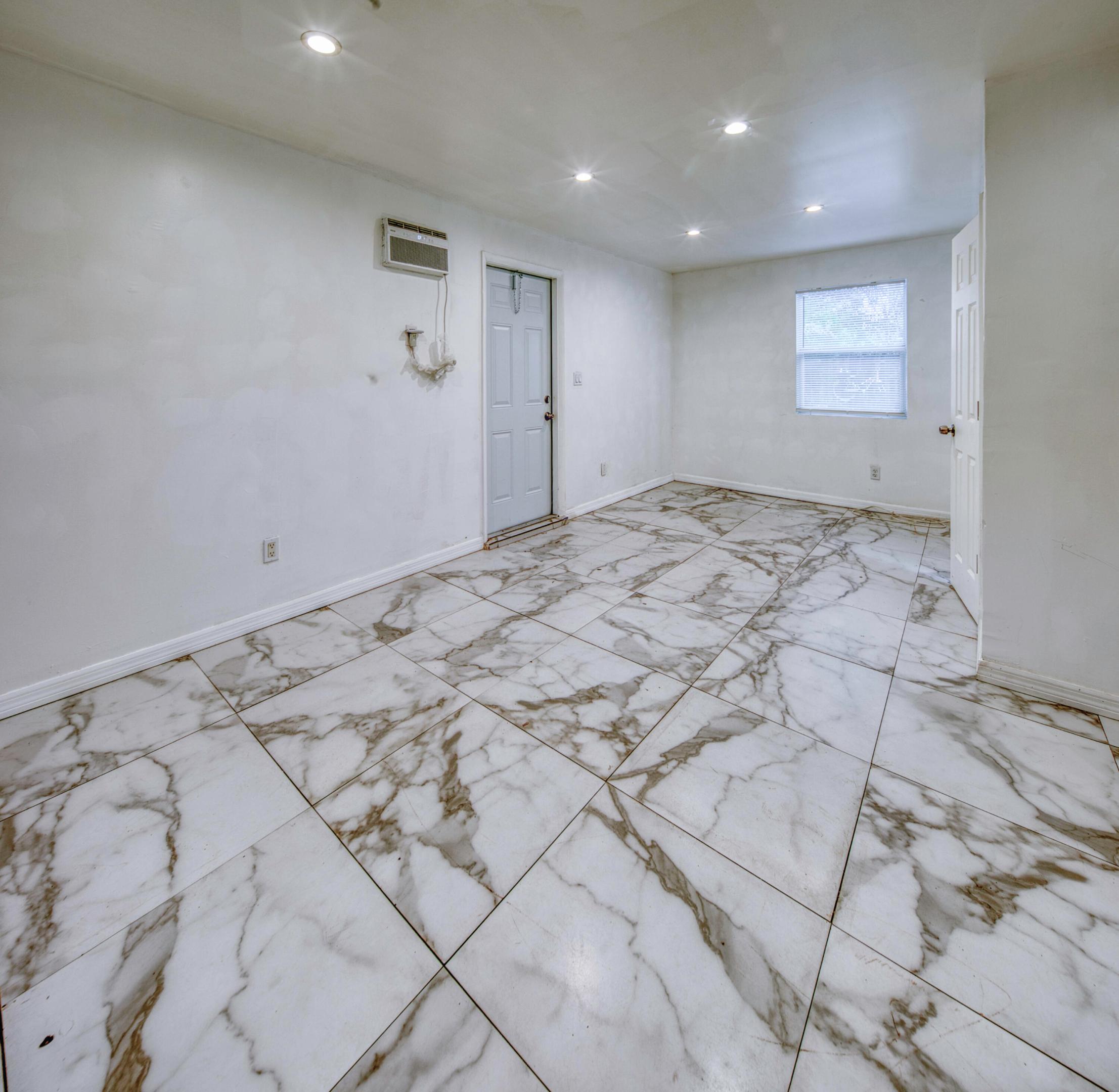 LAKE WORTH TOWN OF - Residential Lease