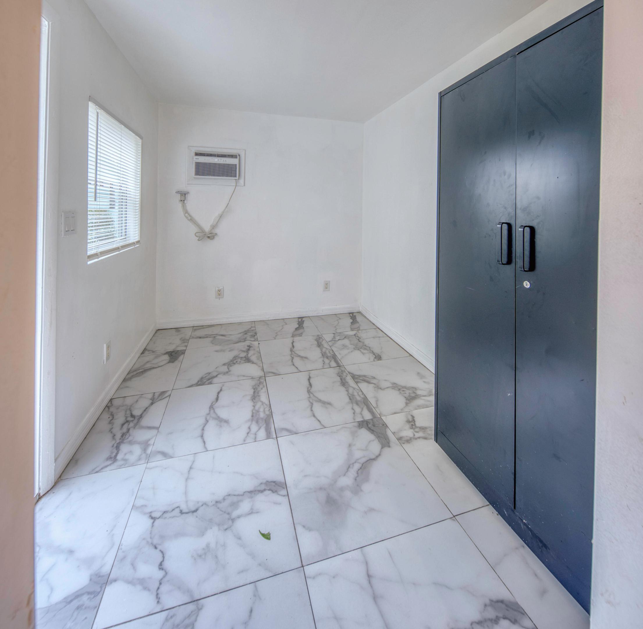 LAKE WORTH TOWN OF - Residential Lease