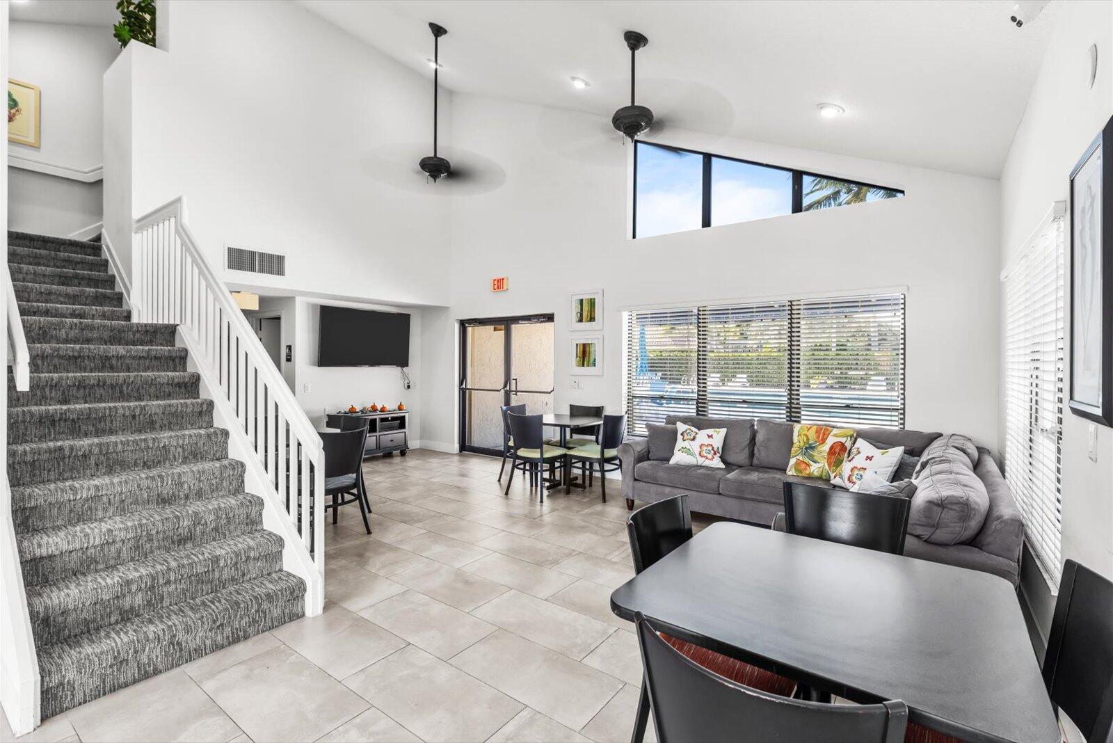 CRYSTAL POINTE 4 - Residential