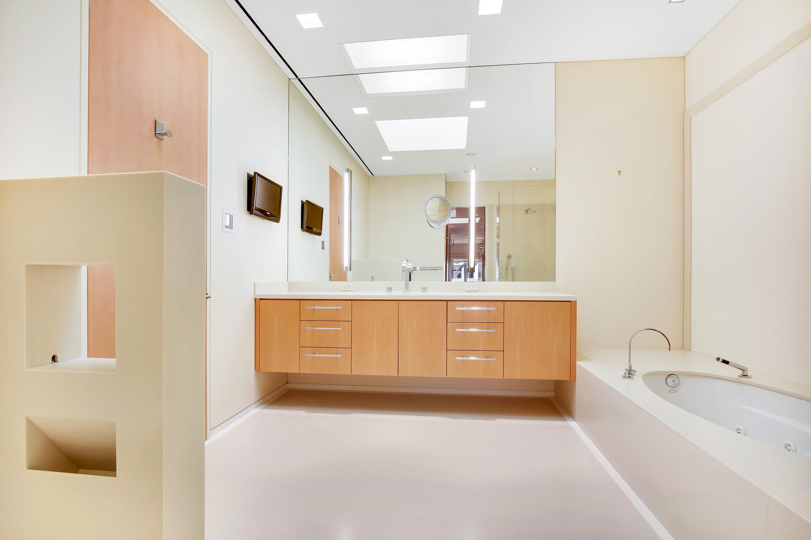 RESIDENCES AT SLOANS CURVE - Residential