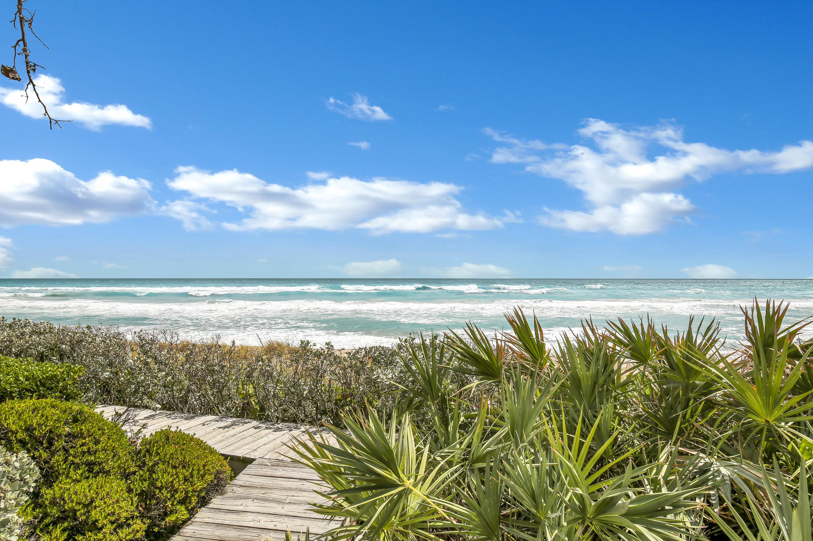 RESIDENCES AT SLOANS CURVE - Residential