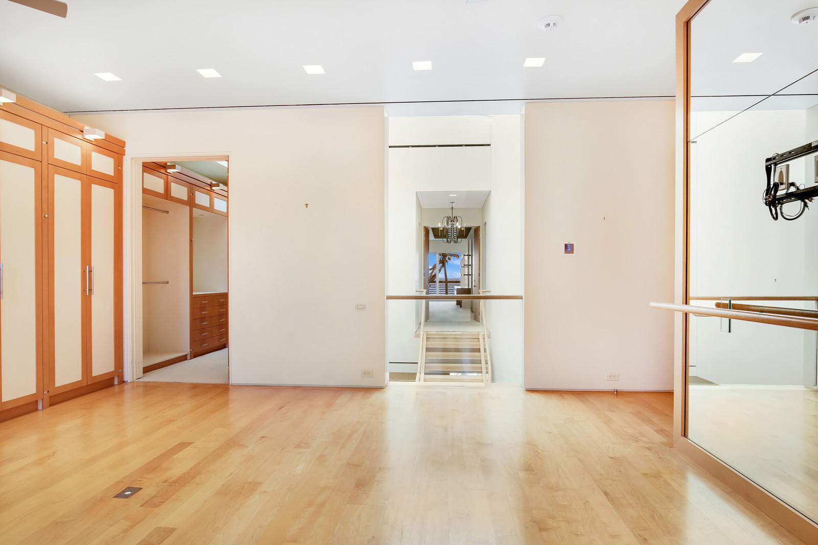 RESIDENCES AT SLOANS CURVE - Residential