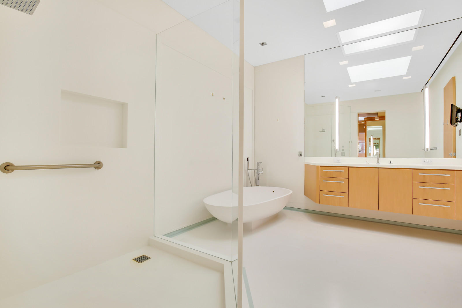 RESIDENCES AT SLOANS CURVE - Residential