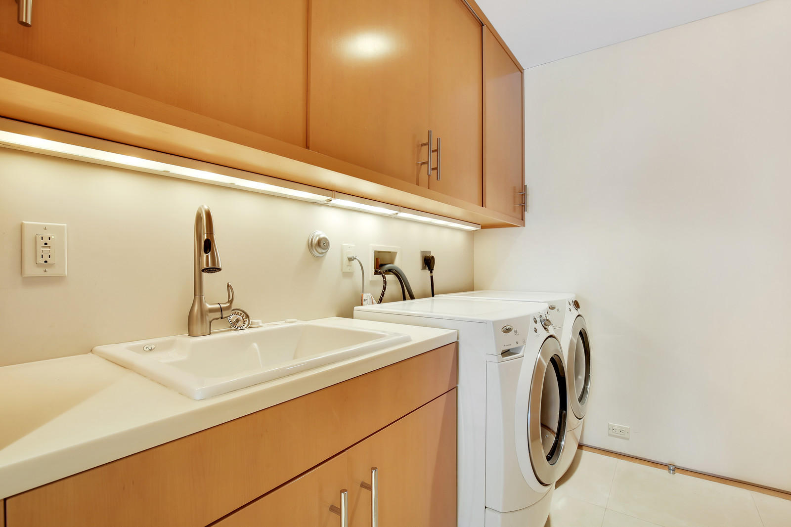 RESIDENCES AT SLOANS CURVE - Residential