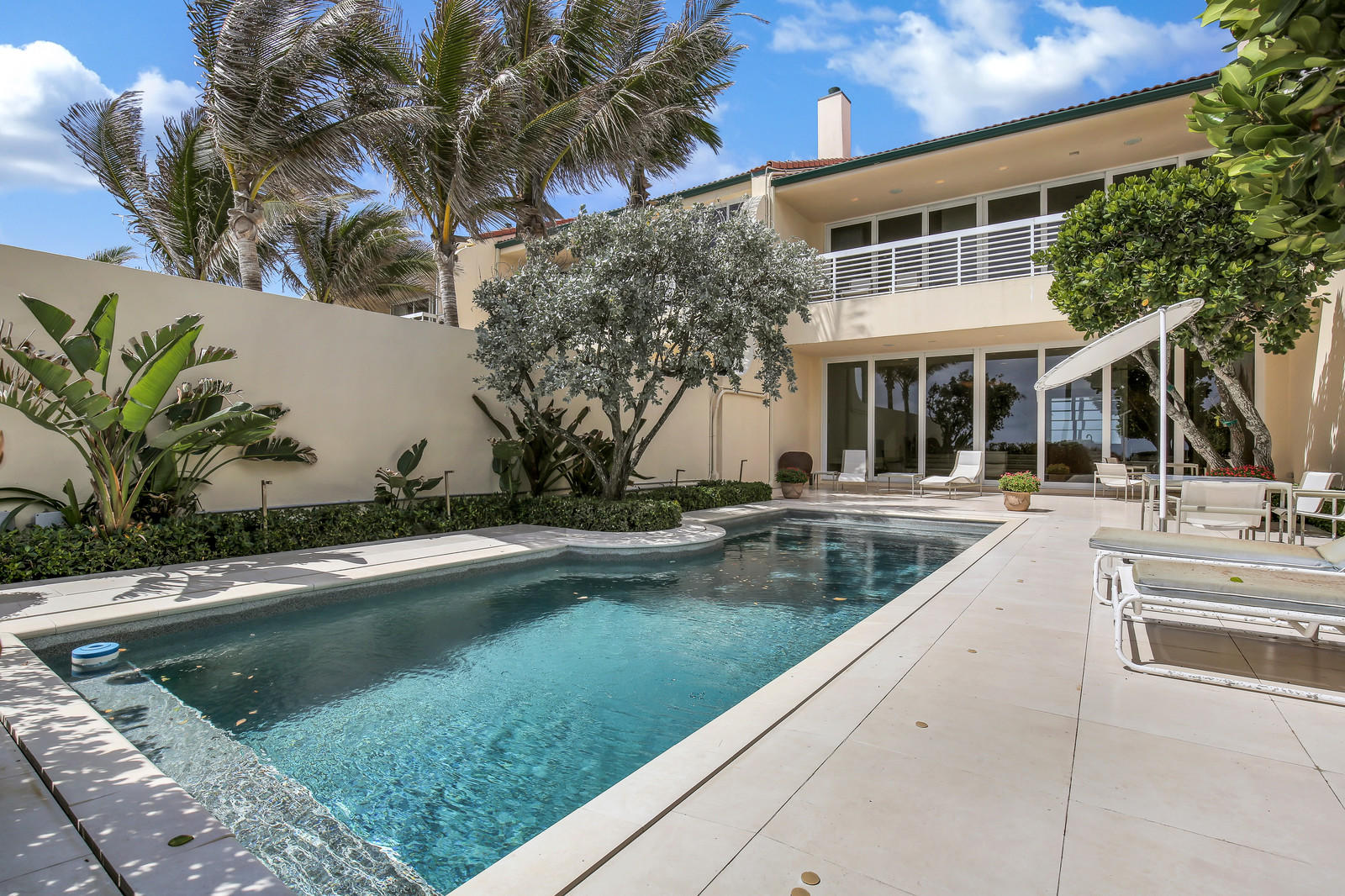 RESIDENCES AT SLOANS CURVE - Residential