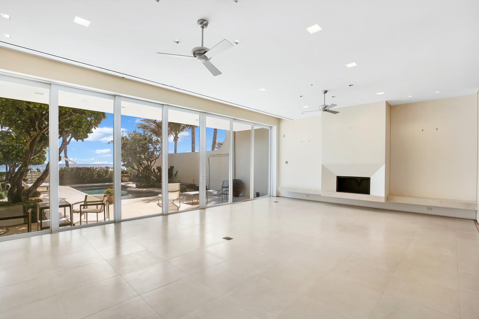 RESIDENCES AT SLOANS CURVE - Residential