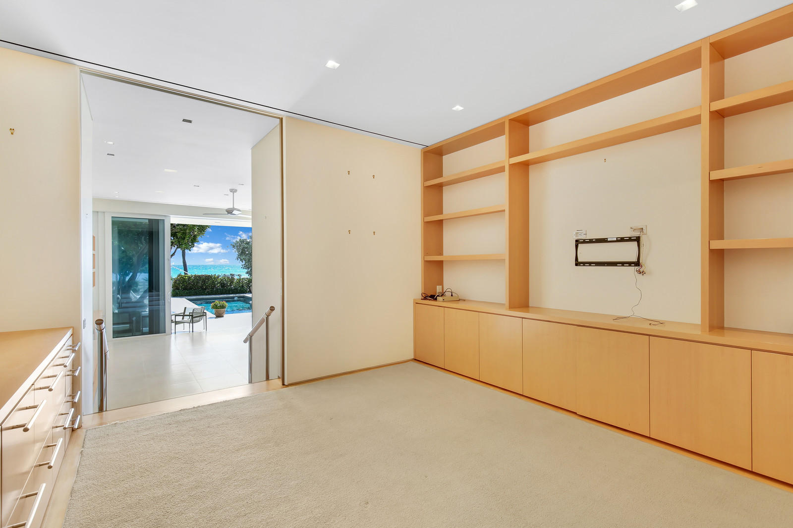 RESIDENCES AT SLOANS CURVE - Residential