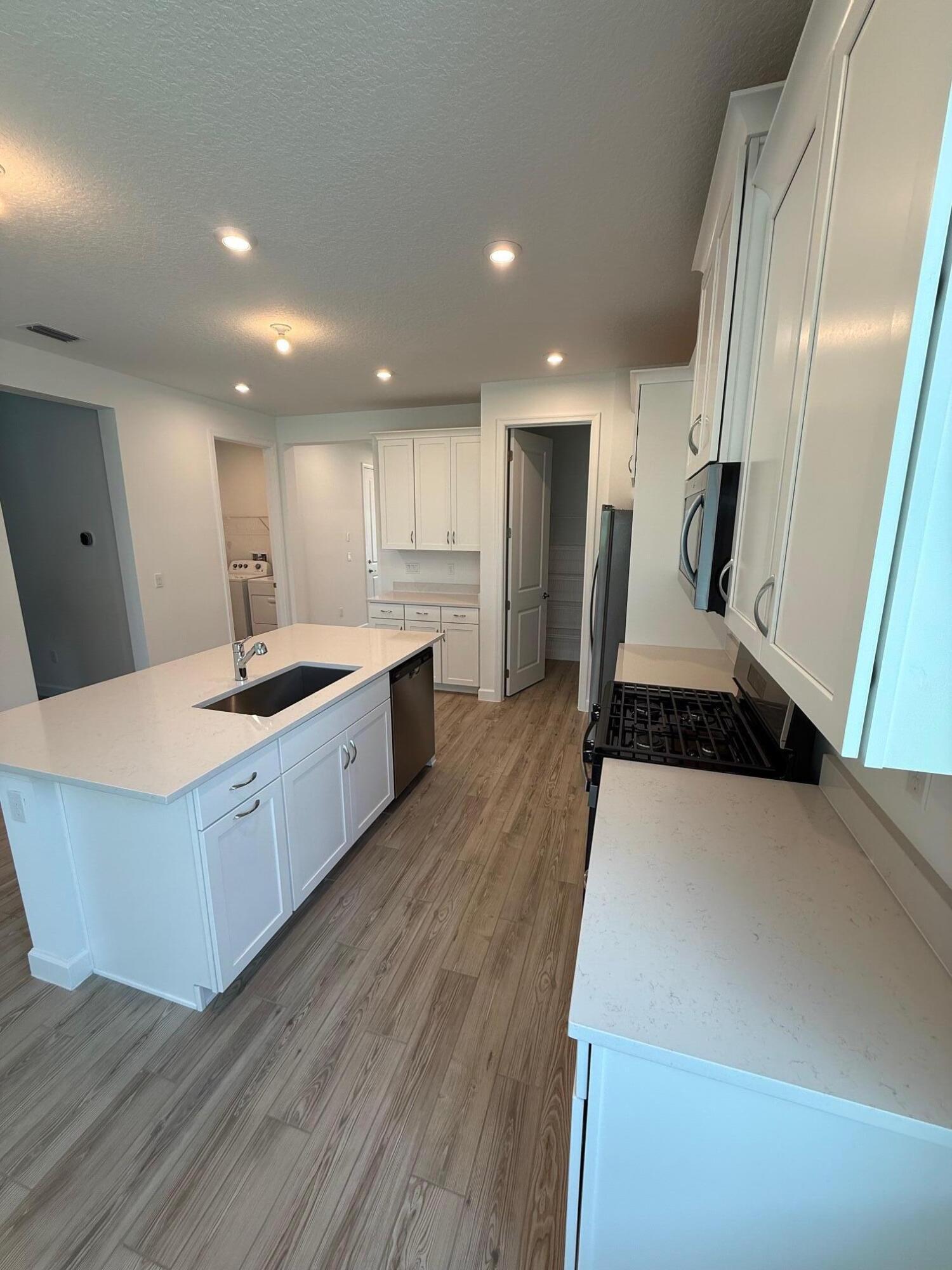 SOUTHERN GROVE PARCEL 28 REPLAT - Residential Lease