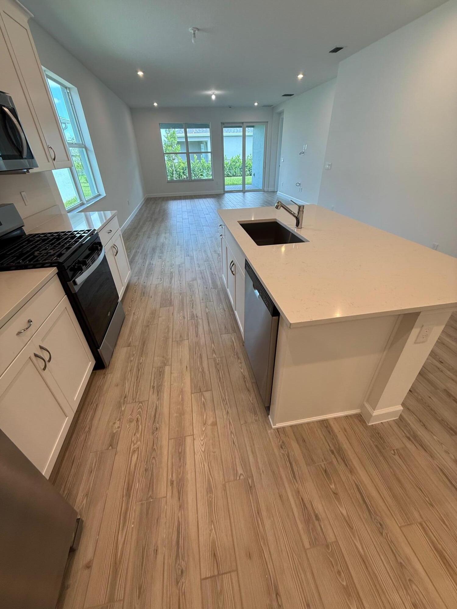 SOUTHERN GROVE PARCEL 28 REPLAT - Residential Lease