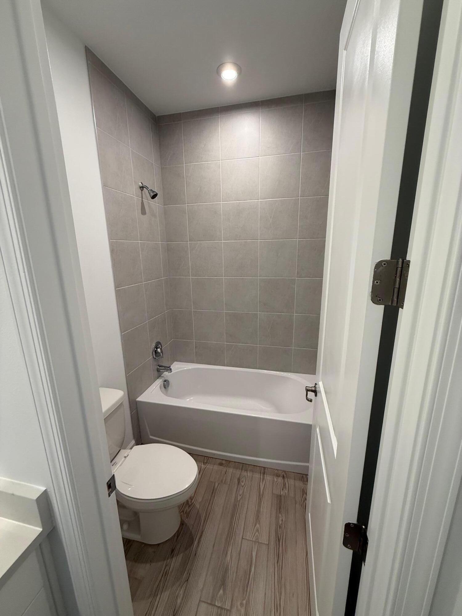 SOUTHERN GROVE PARCEL 28 REPLAT - Residential Lease