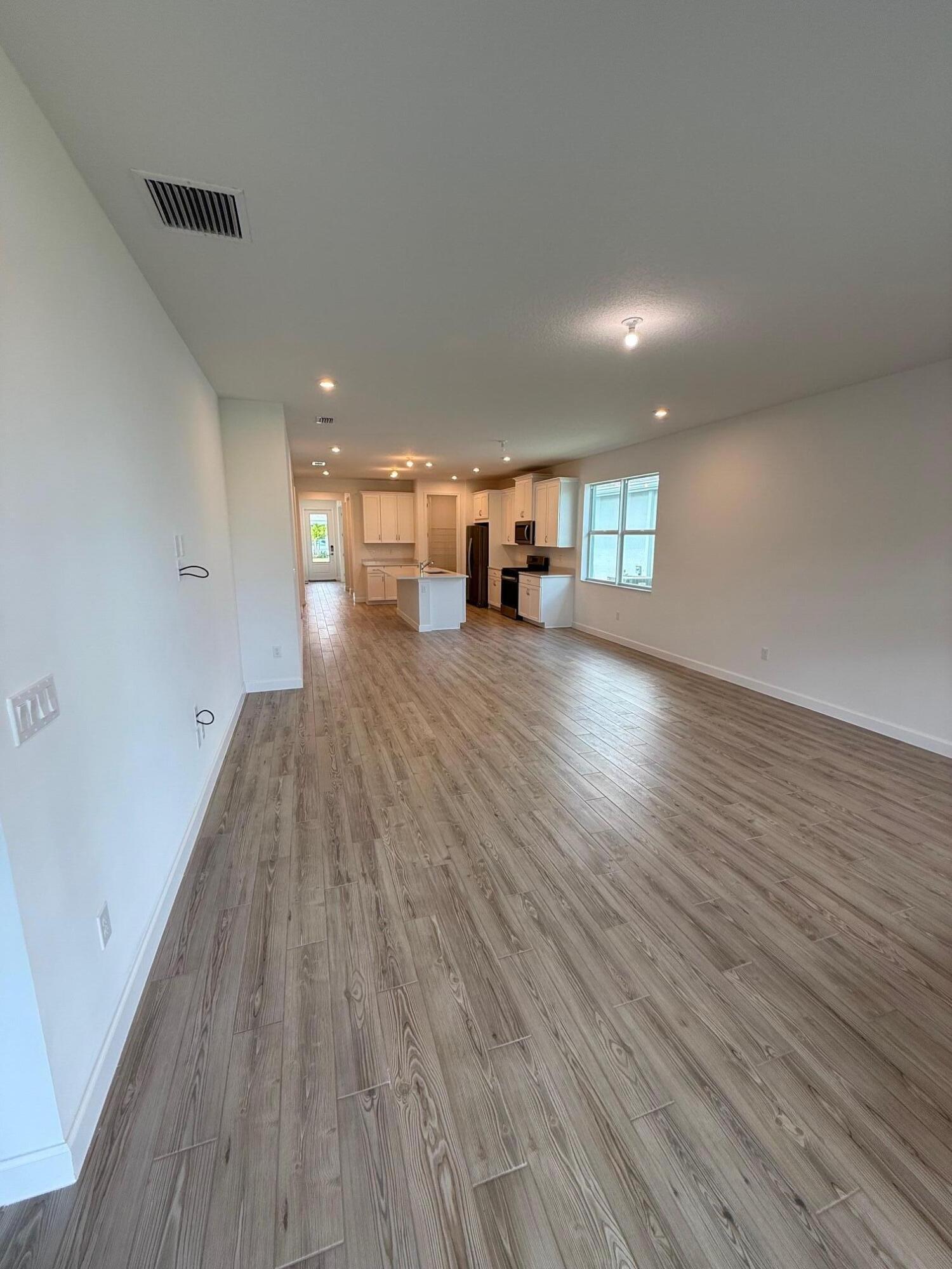 SOUTHERN GROVE PARCEL 28 REPLAT - Residential Lease