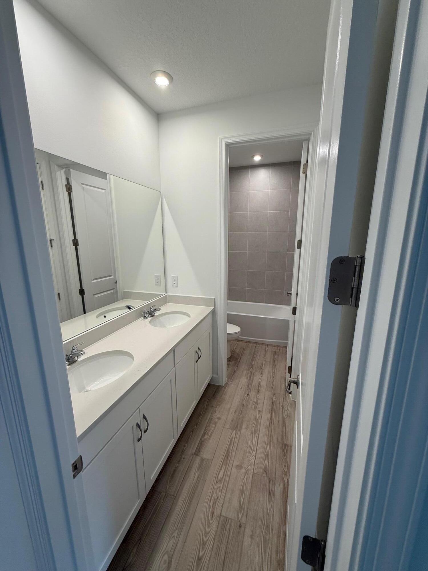 SOUTHERN GROVE PARCEL 28 REPLAT - Residential Lease