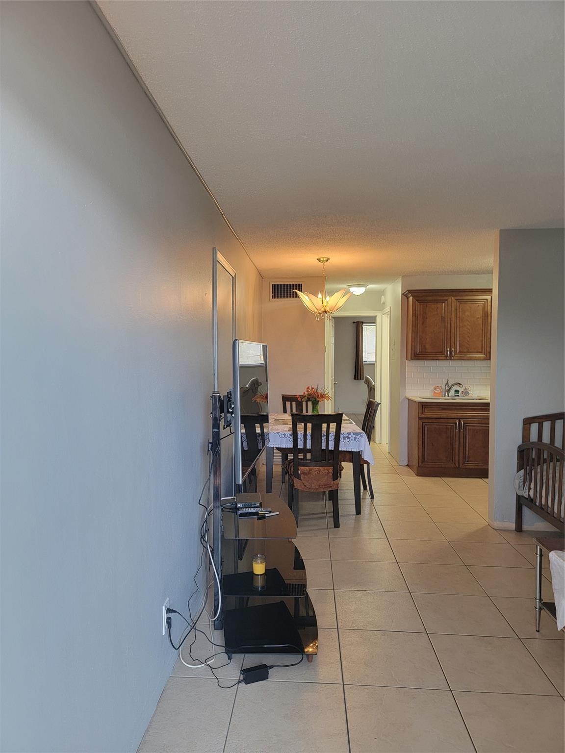 29 E SHERIDAN ST. 105