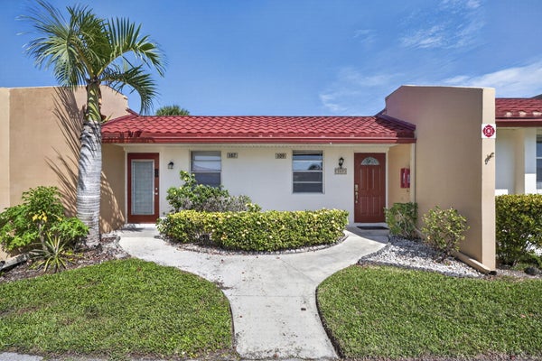 109 LAKE BARBARA DR, WEST PALM BEACH, FL 33411 - Image 00be9ee1fef26ee54d63d3fddf301e1b/273313450