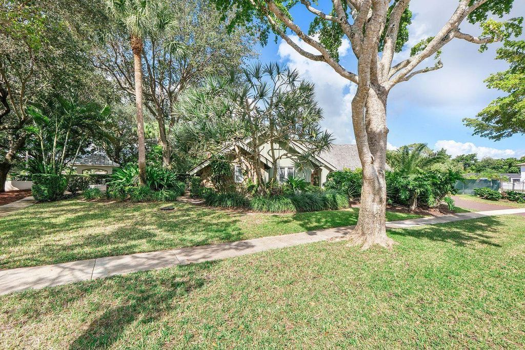 Photo of 6961 N Grande Drive, Boca Raton, FL 33433 (MLS # R11135205)