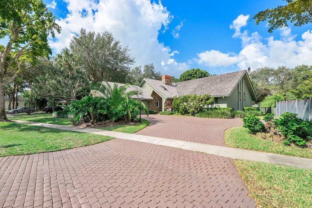 Photo of 6961 N Grande Drive, Boca Raton, FL 33433 (MLS # R11135205)