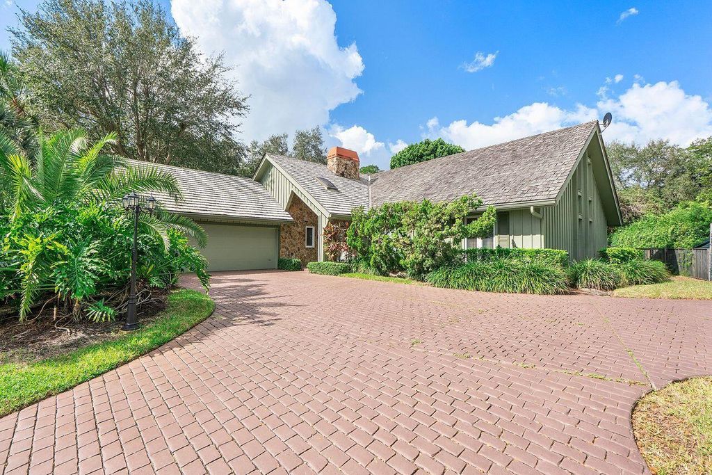 Photo of 6961 N Grande Drive, Boca Raton, FL 33433 (MLS # R11135205)