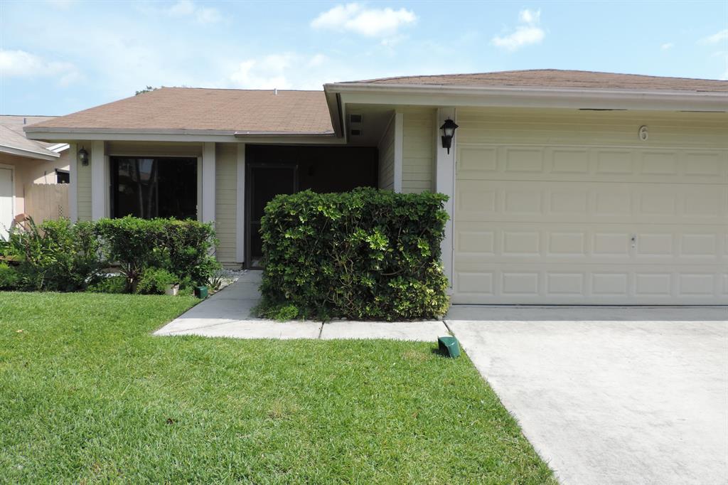 NICE 3 BEDROOM 2 BATH HOME IN GREAT LOCATION. QUIET FAMILY NEIGHBORHOOD OF BOYNTON LAKES. VIEW IN THE BACK IS A CANAL. CLOSE TO SHOPPING AND I-95