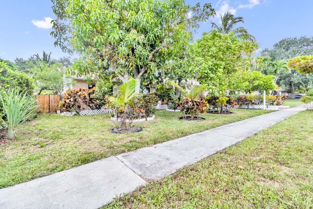 Photo of 9522 Affirmed Lane, Boca Raton, FL 33496 (MLS # B26061600)
