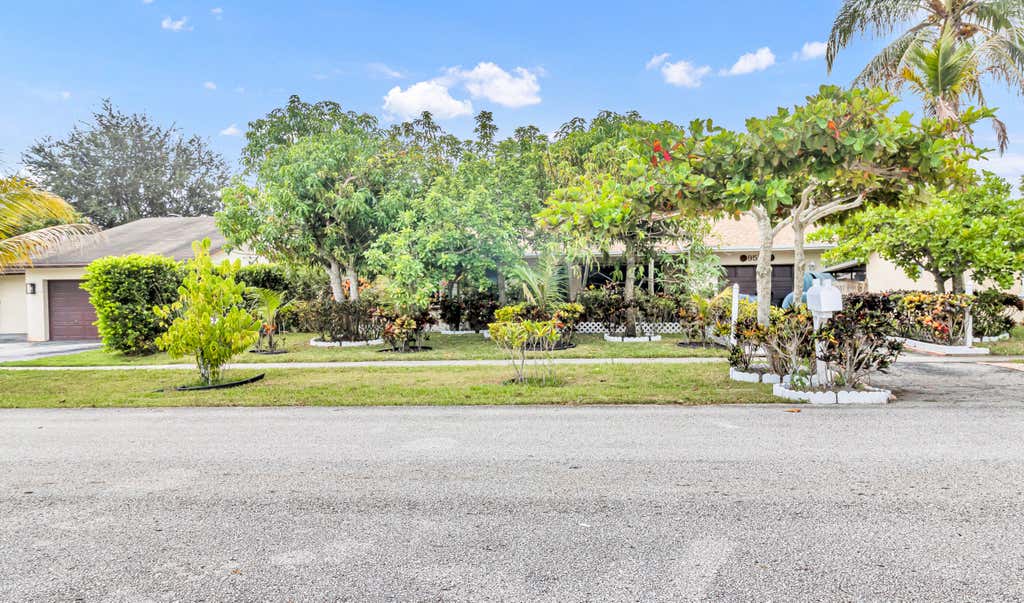 Photo of 9522 Affirmed Lane, Boca Raton, FL 33496 (MLS # B26061600)