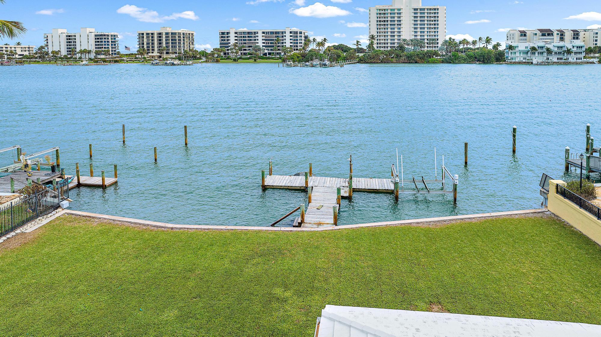 JUPITER HEIGHTS IN - Residential