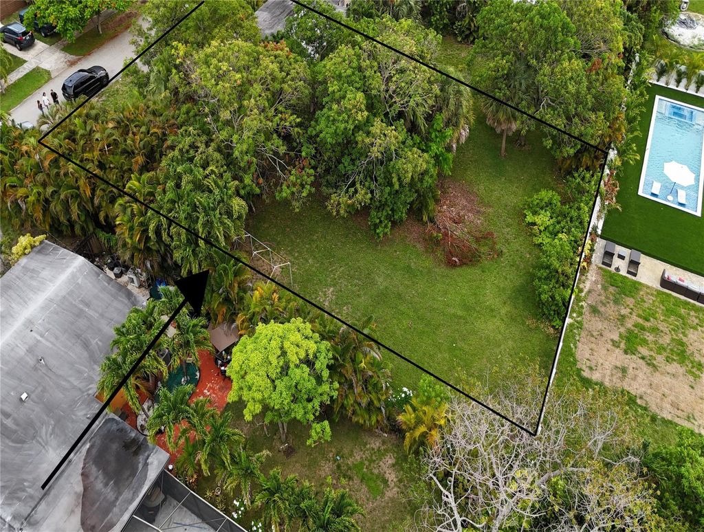 Photo of 524 SW 5 Avenue, Hallandale Beach, FL 33009 (MLS # F10552255)