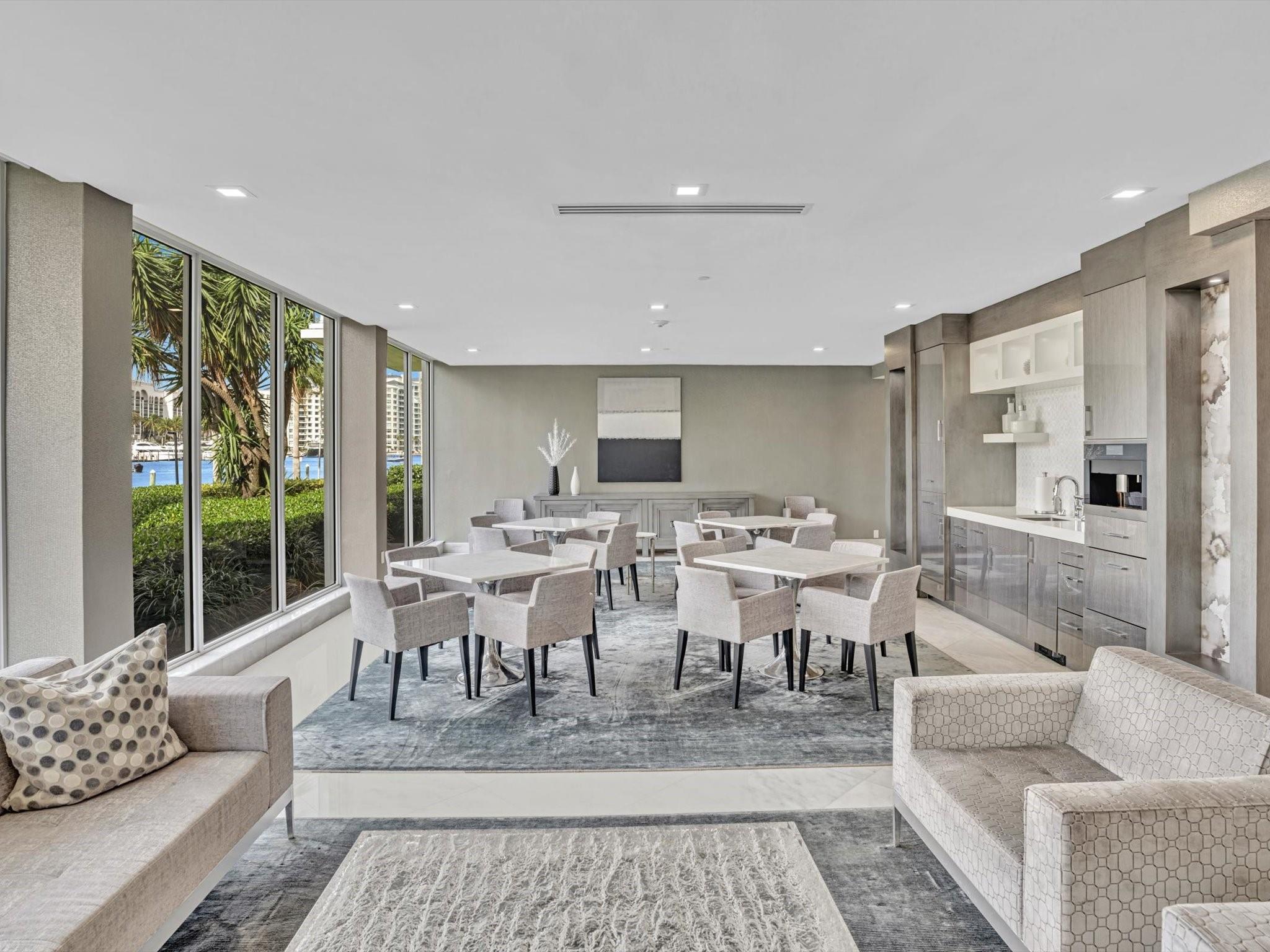 701 E Camino Real 4E