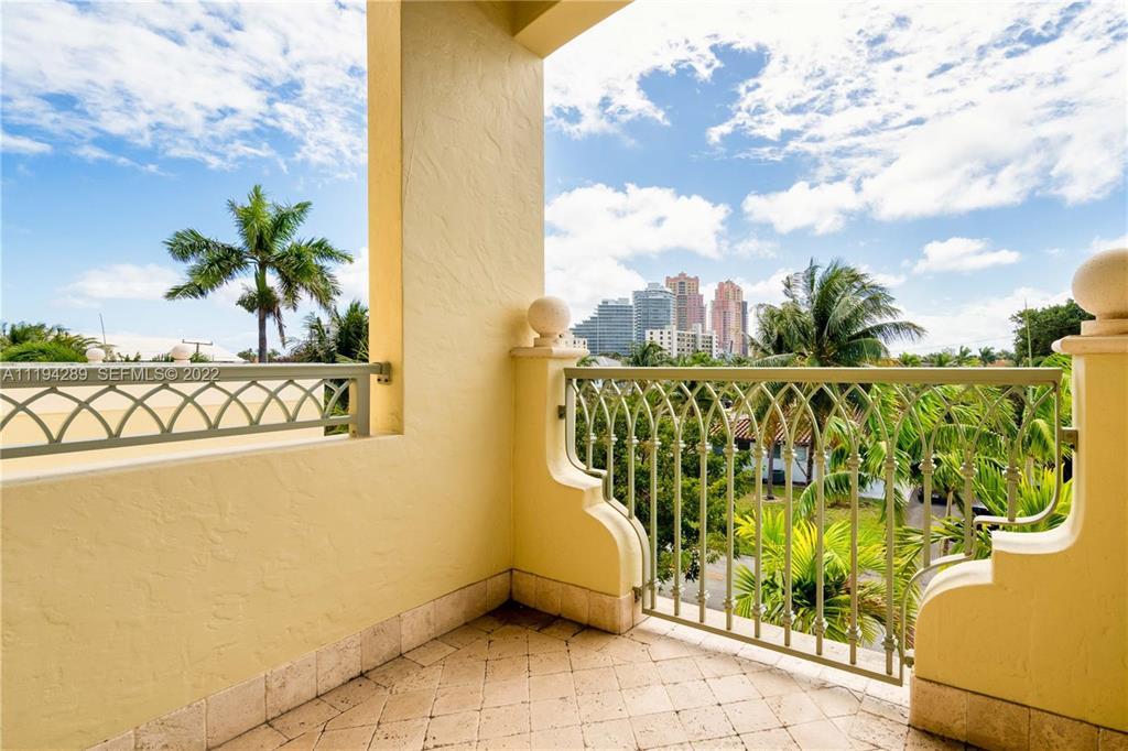 LAUDERDALE BEACH EXT UNIT - Residential