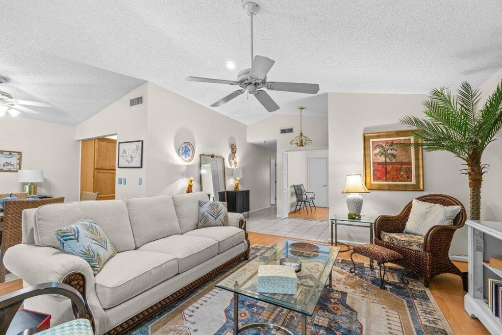 Photo of 77 Ironwood Way N, Palm Beach Gardens, FL 33418 (MLS # R11142333)