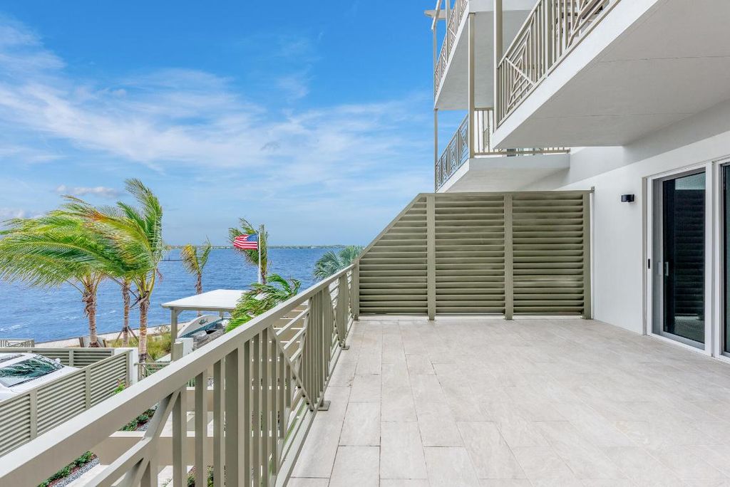 Photo of 41 SW Seminole Street #205, Stuart, FL 34994 (MLS # R11144134)