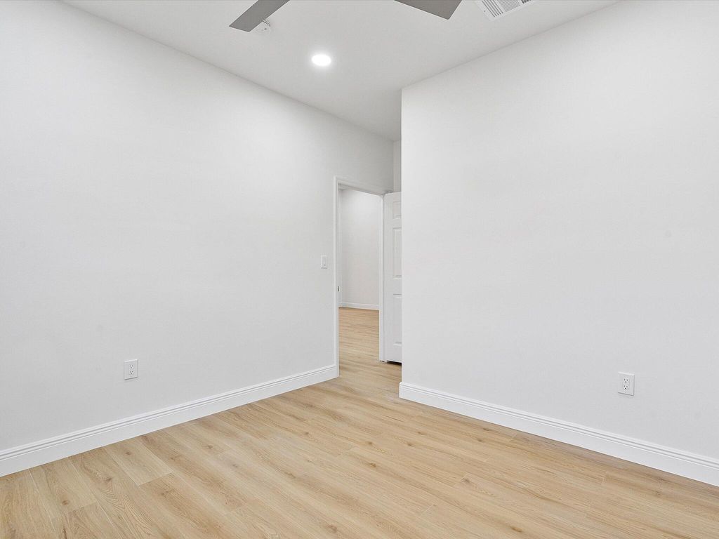 listing image 52