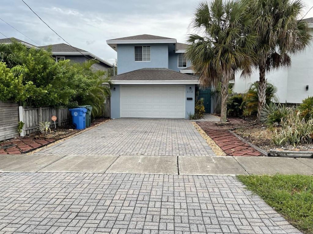 Photo of 310 NE 36th St, Oakland Park, FL 33334 (MLS # F10439037)