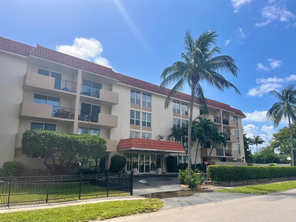 Photo of 1000 Spanish River Road #1f, Boca Raton, FL 33432 (MLS # R11086222)
