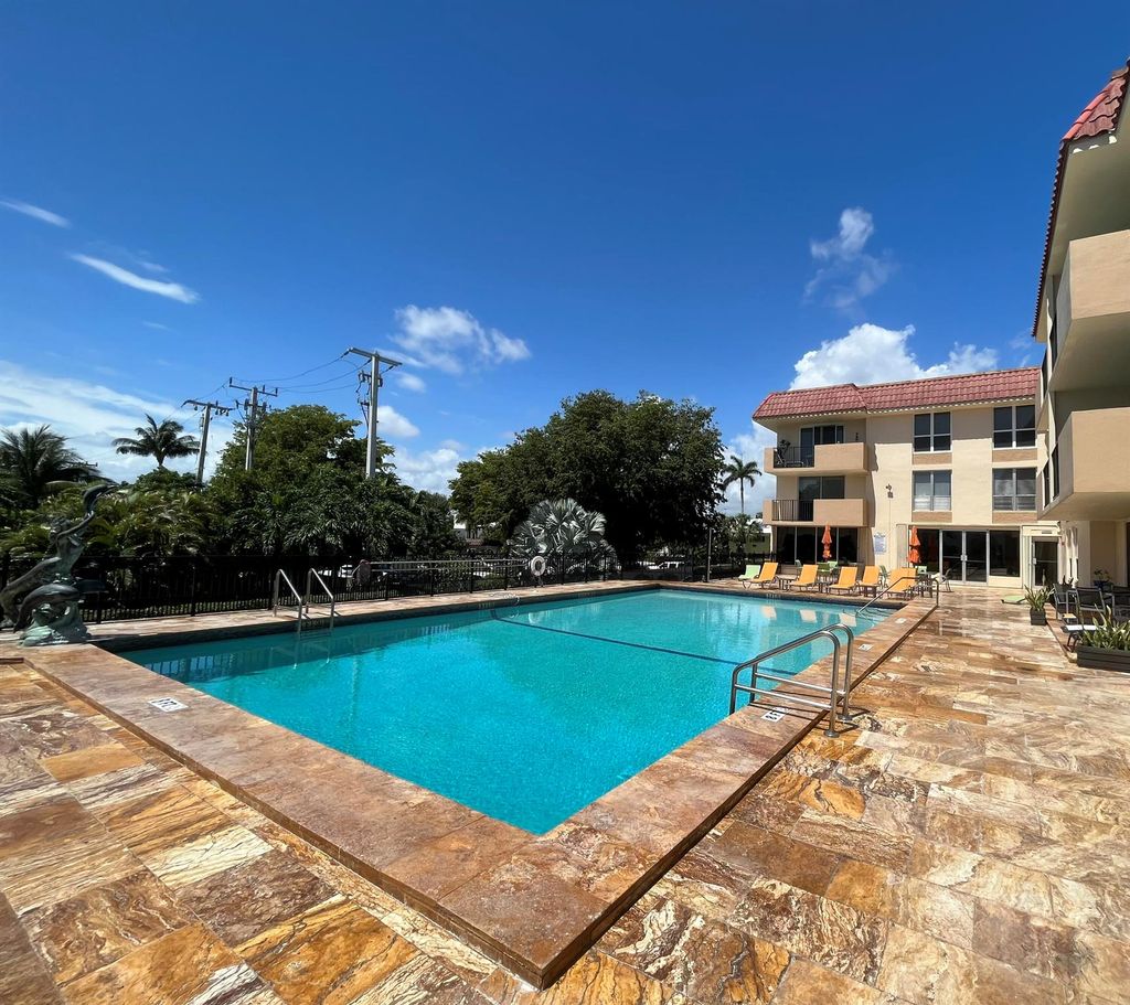 Photo of 1000 Spanish River Road #1f, Boca Raton, FL 33432 (MLS # R11086222)