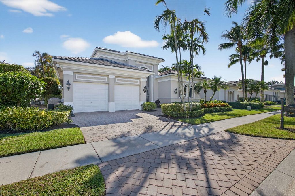 Photo of 120 Via Mariposa, Palm Beach Gardens, FL 33418 (MLS # R11066061)