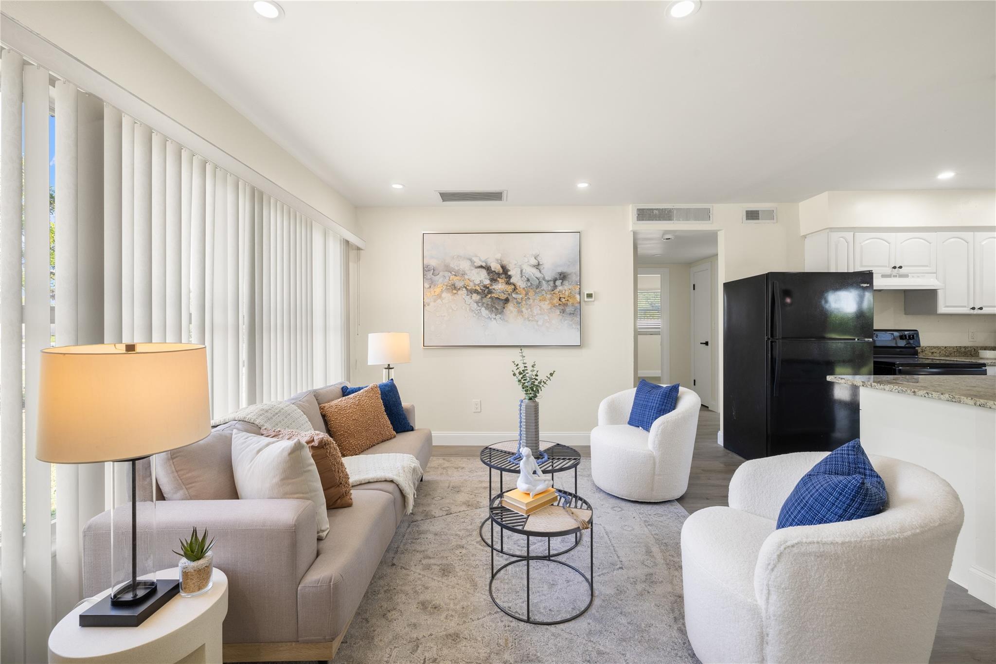 207 W Leeland Heights Blvd W